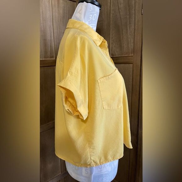Thread + Supply Women’s Yellow Button Down. - Picture 4 of 5